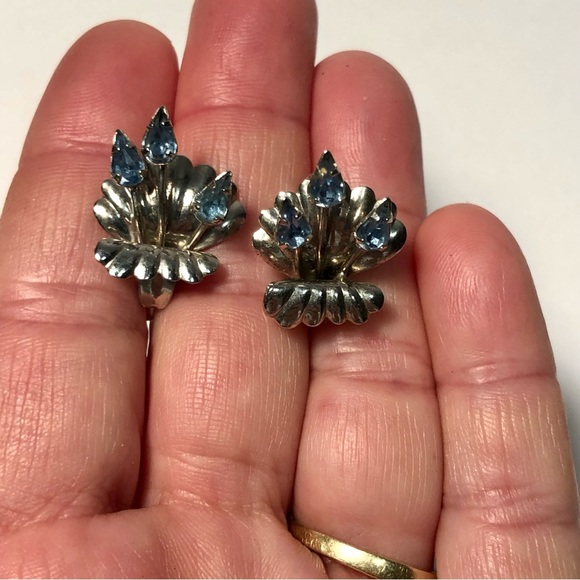 Vintage Star Art Sterling Silver Blue Floral Rhinestone ScrewBack Clip Earrings - Picture 2 of 7